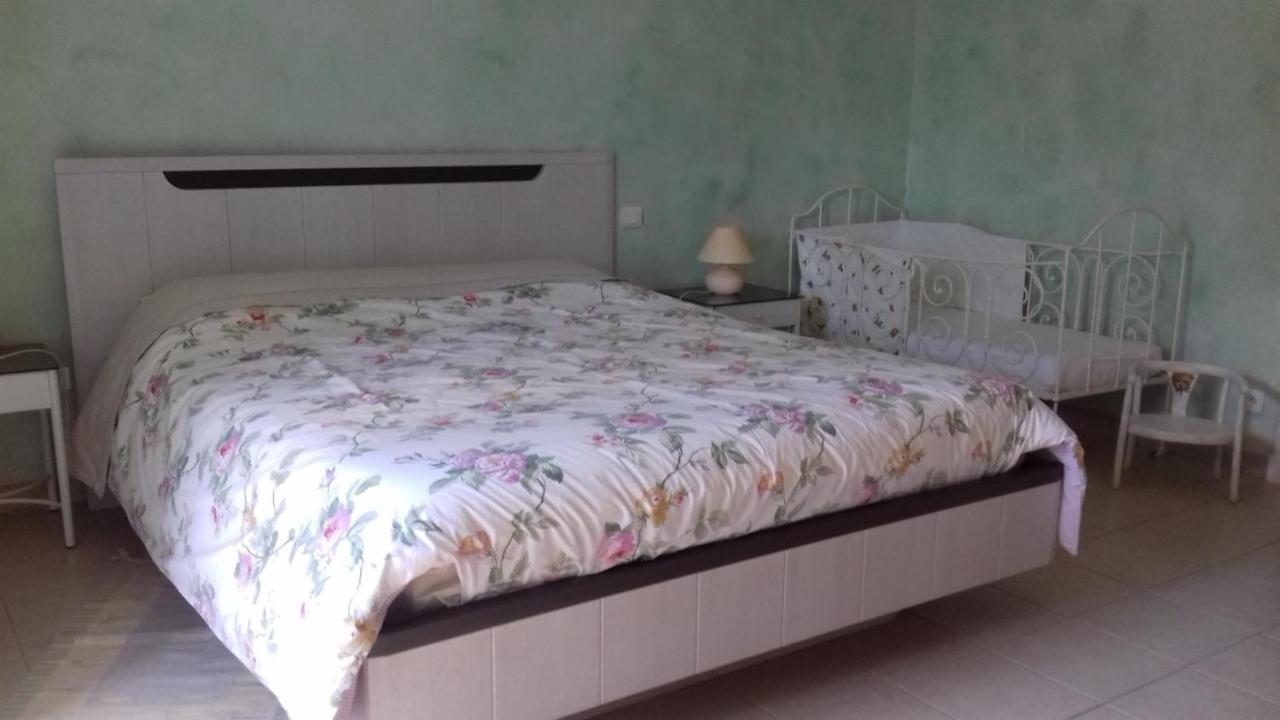 Bed and Breakfast Ferme Du Pigeonnier Montceau-et-Echarnant Exterior foto
